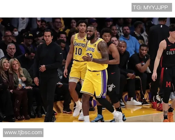 2015年湖人与灰熊激战回顾：经典对决与精彩瞬间解析