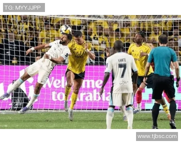 卡德西亚与多法尔的激烈对决揭示了足球战术的魅力与团队协作的重要性